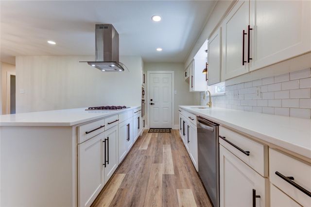 5914 Hewitt Drive, Houston, TX 77092