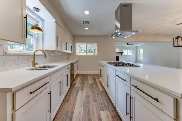 5914 Hewitt Drive, Houston, TX 77092