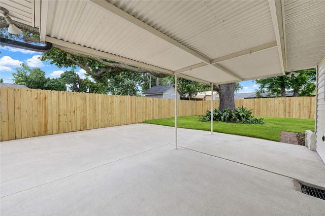 5914 Hewitt Drive, Houston, TX 77092
