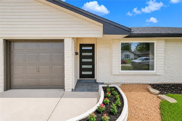 5914 Hewitt Drive, Houston, TX 77092