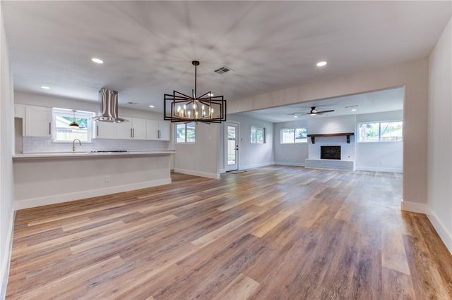 5914 Hewitt Drive, Houston, TX 77092
