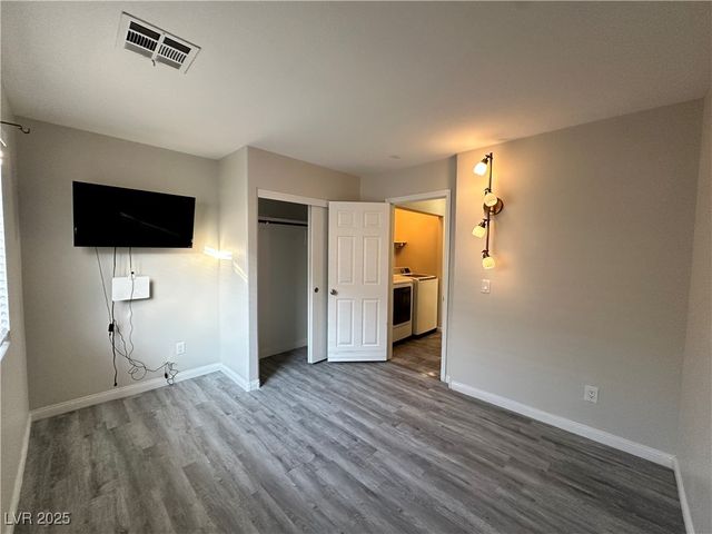 8001 Hesperides Avenue, Las Vegas, NV 89131