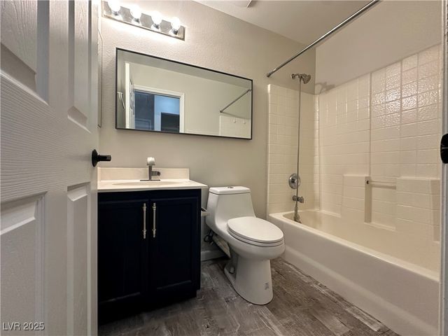 8001 Hesperides Avenue, Las Vegas, NV 89131