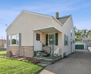 18 STERLING AVENUE, Oshkosh, WI 54901