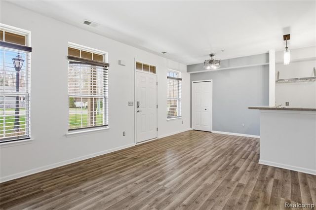 526 Red Oak Court, Walled Lake, MI 48390