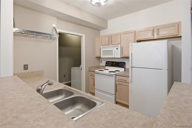 526 Red Oak Court, Walled Lake, MI 48390