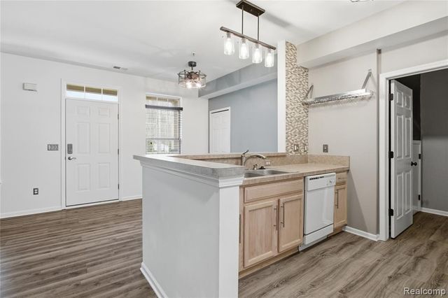 526 Red Oak Court, Walled Lake, MI 48390