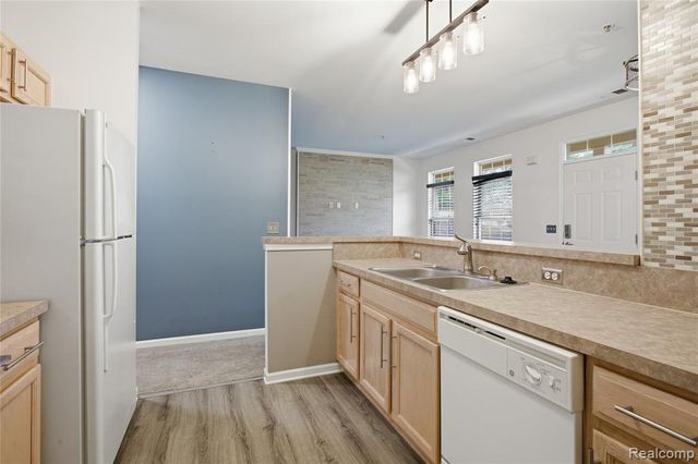 526 Red Oak Court, Walled Lake, MI 48390