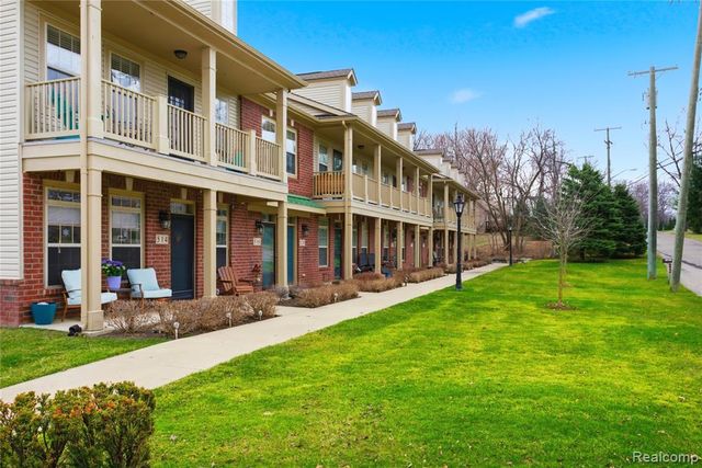 526 Red Oak Court, Walled Lake, MI 48390