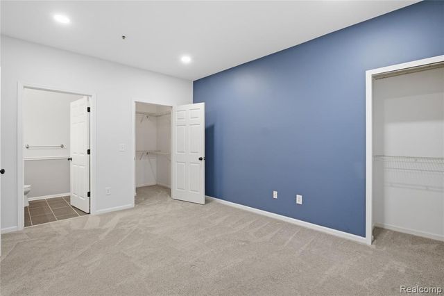 526 Red Oak Court, Walled Lake, MI 48390