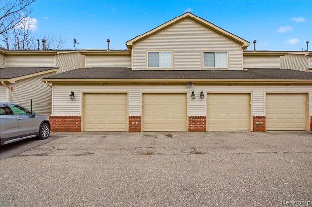 526 Red Oak Court, Walled Lake, MI 48390