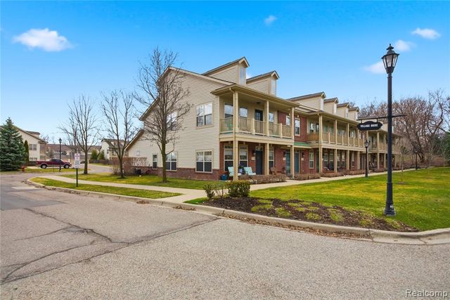 526 Red Oak Court, Walled Lake, MI 48390
