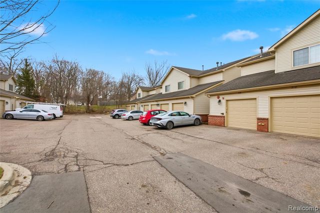 526 Red Oak Court, Walled Lake, MI 48390