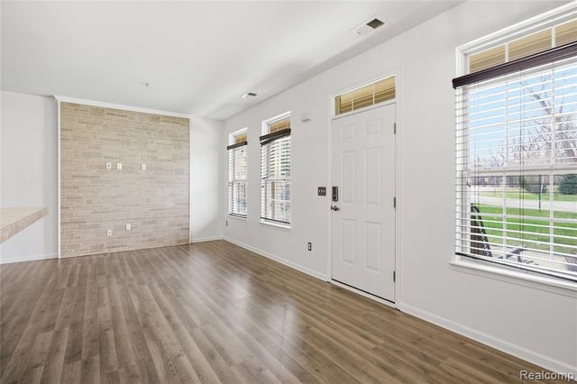 526 Red Oak Court, Walled Lake, MI 48390