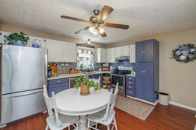 3820 Hidden Springs Drive, Lexington, KY 40514