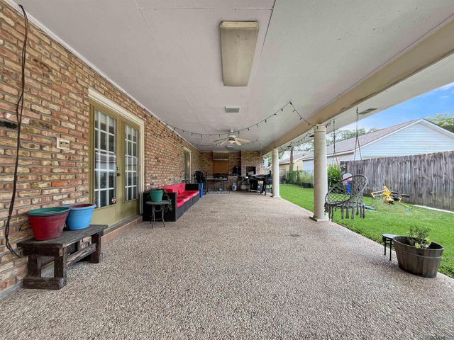 415 S Jefferson Ave, Port Allen, LA 70767