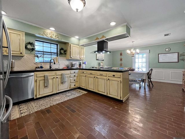 415 S Jefferson Ave, Port Allen, LA 70767