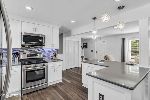 4 Laurel Crest Drive, Howell, NJ 07731