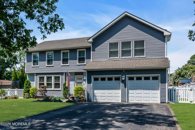 4 Laurel Crest Drive, Howell, NJ 07731