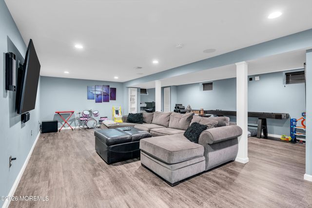 4 Laurel Crest Drive, Howell, NJ 07731