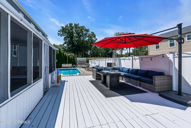 4 Laurel Crest Drive, Howell, NJ 07731