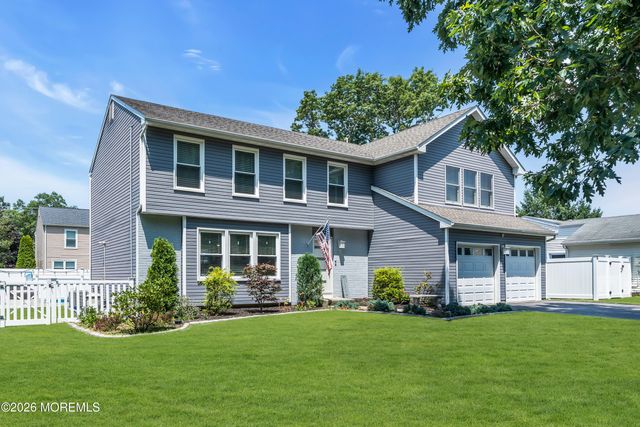 4 Laurel Crest Drive, Howell, NJ 07731