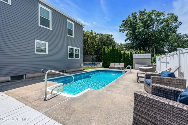 4 Laurel Crest Drive, Howell, NJ 07731