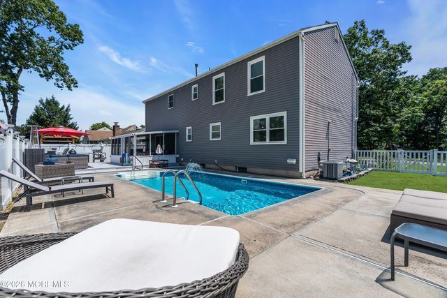 4 Laurel Crest Drive, Howell, NJ 07731