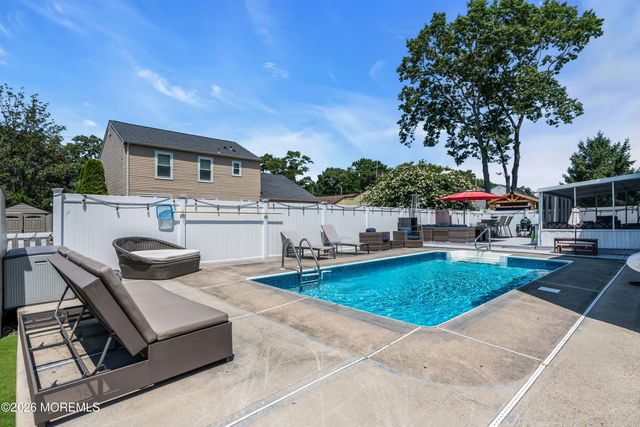 4 Laurel Crest Drive, Howell, NJ 07731
