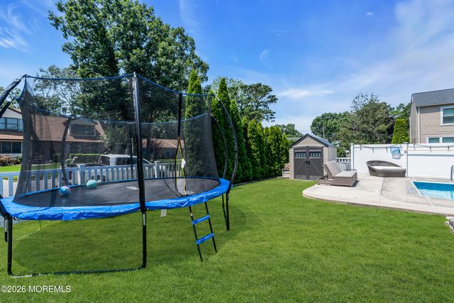 4 Laurel Crest Drive, Howell, NJ 07731
