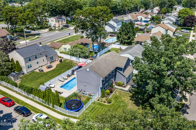 4 Laurel Crest Drive, Howell, NJ 07731