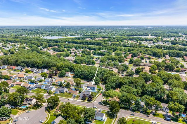 4 Laurel Crest Drive, Howell, NJ 07731