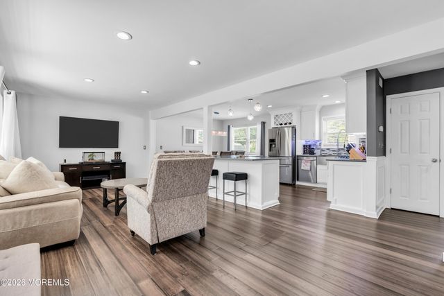 4 Laurel Crest Drive, Howell, NJ 07731