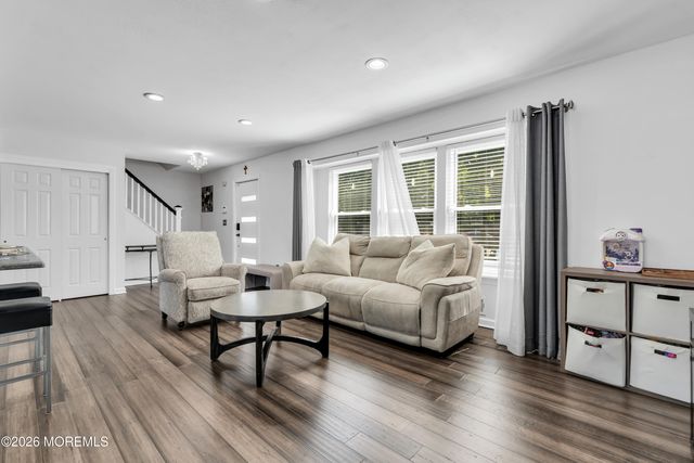 4 Laurel Crest Drive, Howell, NJ 07731