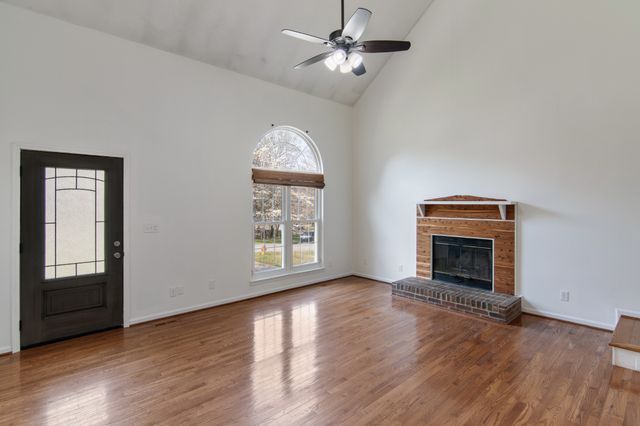 827 Burton Trl, Adams, TN 37010