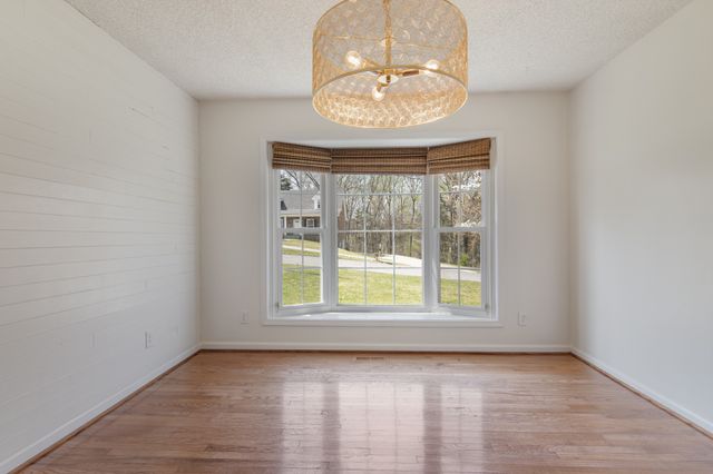 827 Burton Trl, Adams, TN 37010