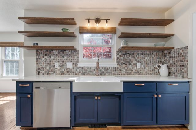 827 Burton Trl, Adams, TN 37010