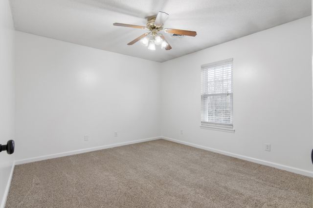 827 Burton Trl, Adams, TN 37010