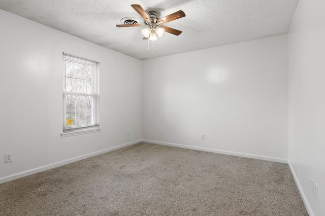 827 Burton Trl, Adams, TN 37010