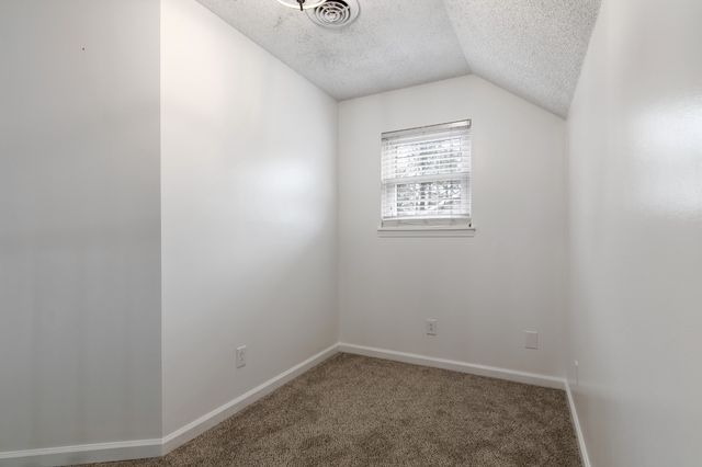 827 Burton Trl, Adams, TN 37010