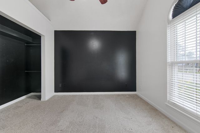 827 Burton Trl, Adams, TN 37010