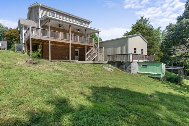 827 Burton Trl, Adams, TN 37010