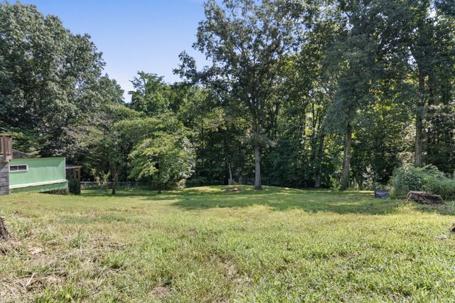 827 Burton Trl, Adams, TN 37010