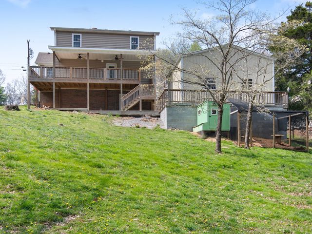 827 Burton Trl, Adams, TN 37010