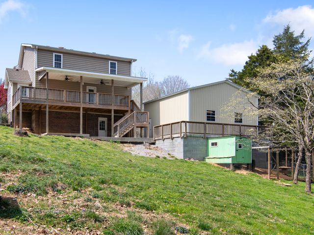 827 Burton Trl, Adams, TN 37010