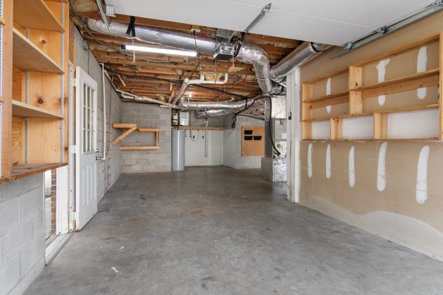 827 Burton Trl, Adams, TN 37010
