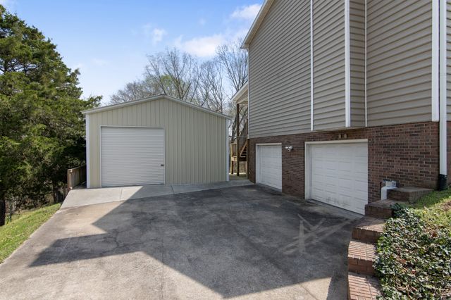827 Burton Trl, Adams, TN 37010