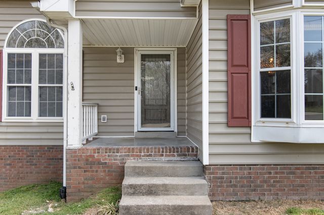 827 Burton Trl, Adams, TN 37010