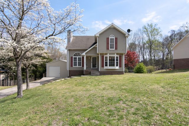 827 Burton Trl, Adams, TN 37010