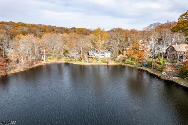 23 Cabot Ln, Kinnelon Boro, NJ 07405